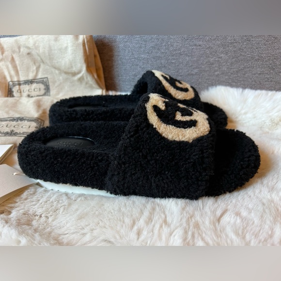 New Gucci GG logo Shearling Eileen Teddy slides in black with Interlocki… - Picture 4 of 11